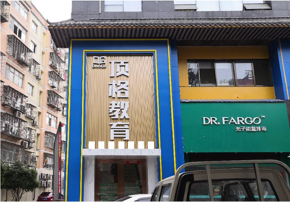 大新门头设计要符合门店特色。