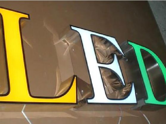 大新介绍LED招牌的基础知识。